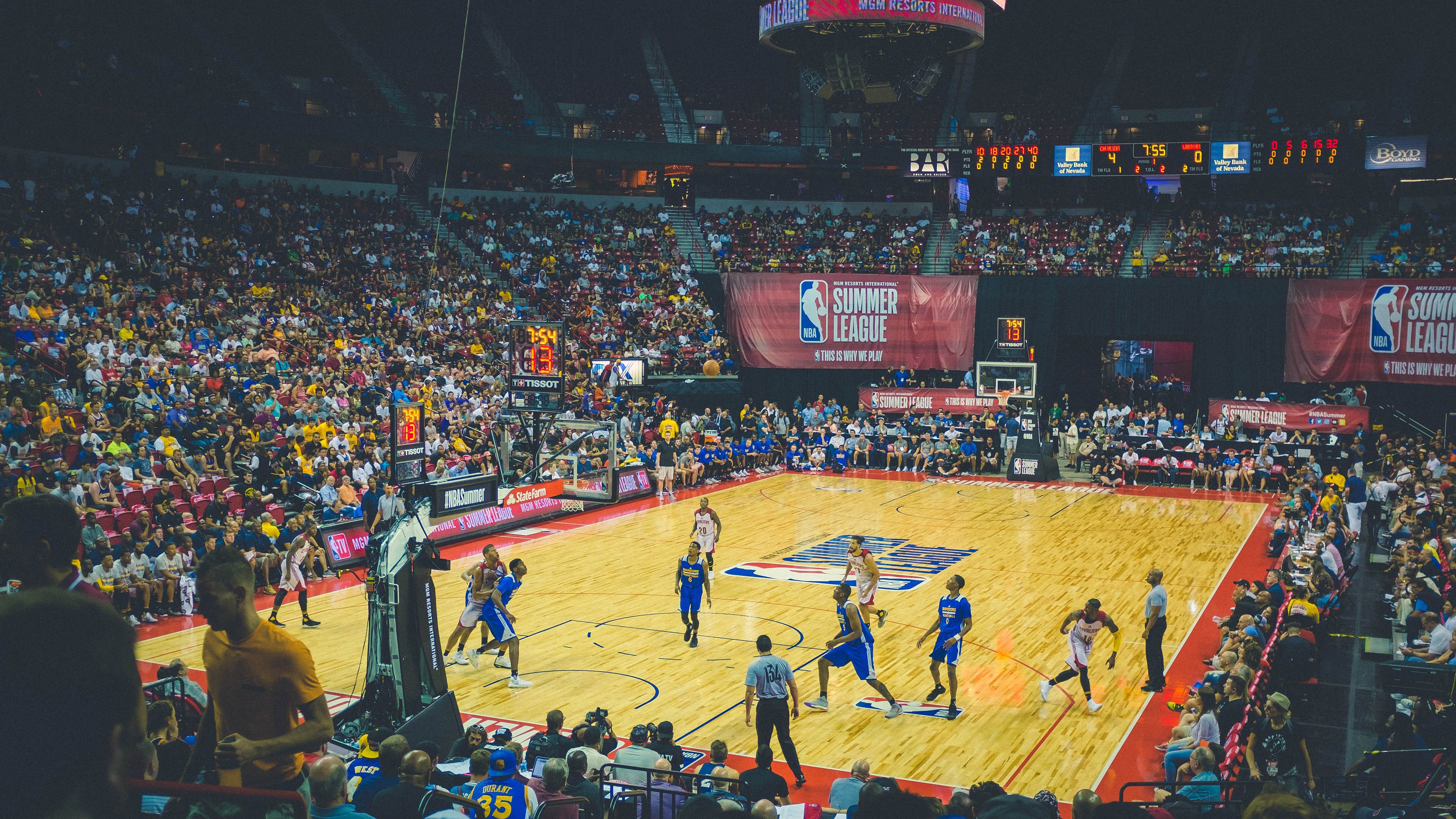 “宽板滑水:东三叉湖赛场见证新一代水上运动的崛起”