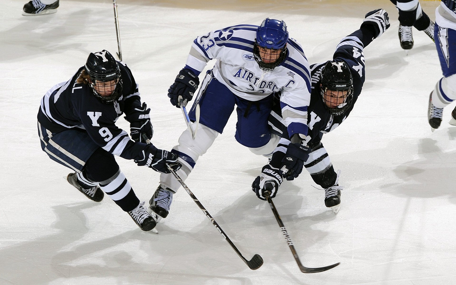爱游戏官网-球员分析：场上表现最稳定的球员榜单，各位置最佳球员